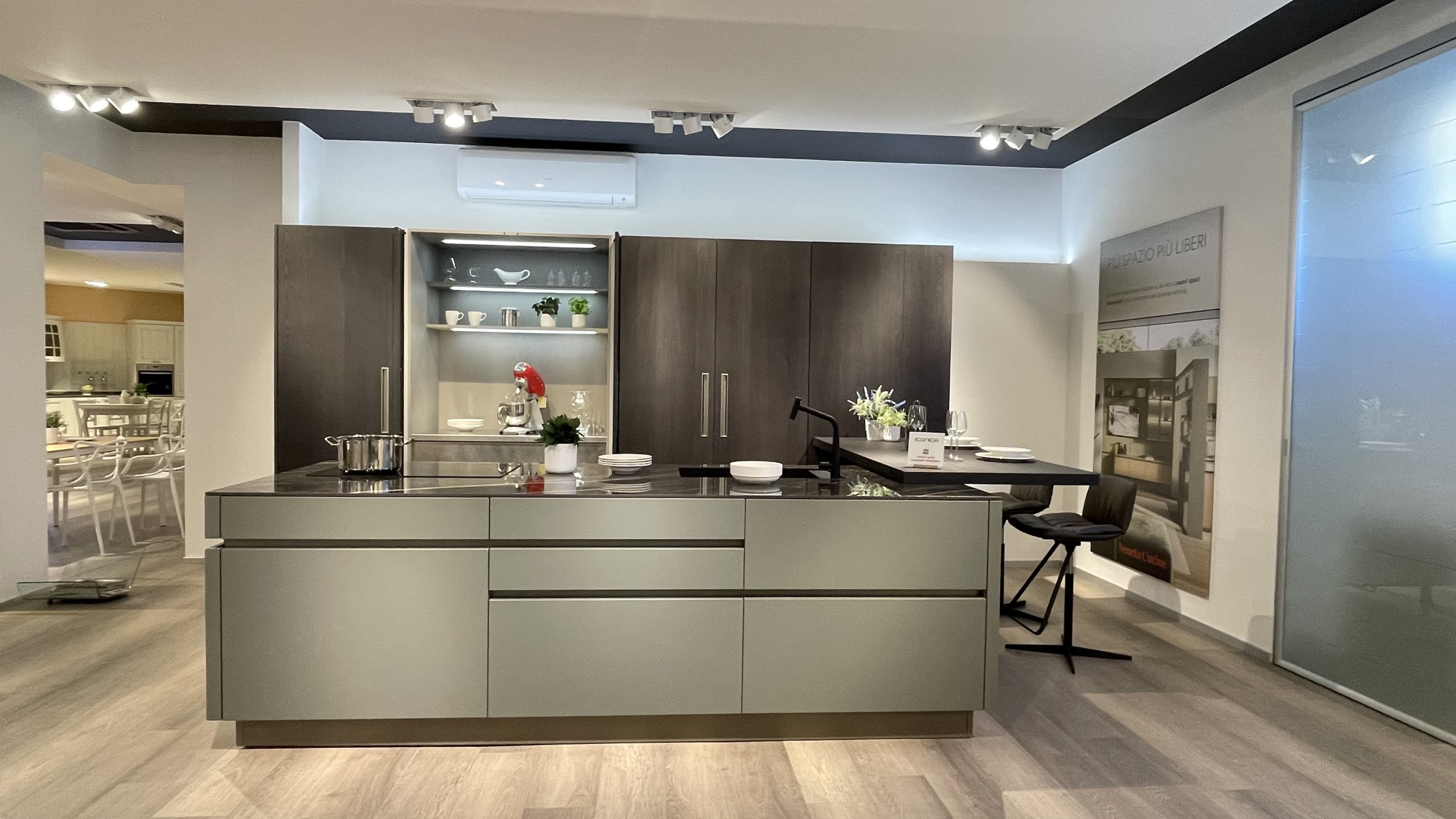 Modello Iconica con colonne scrigno - Image