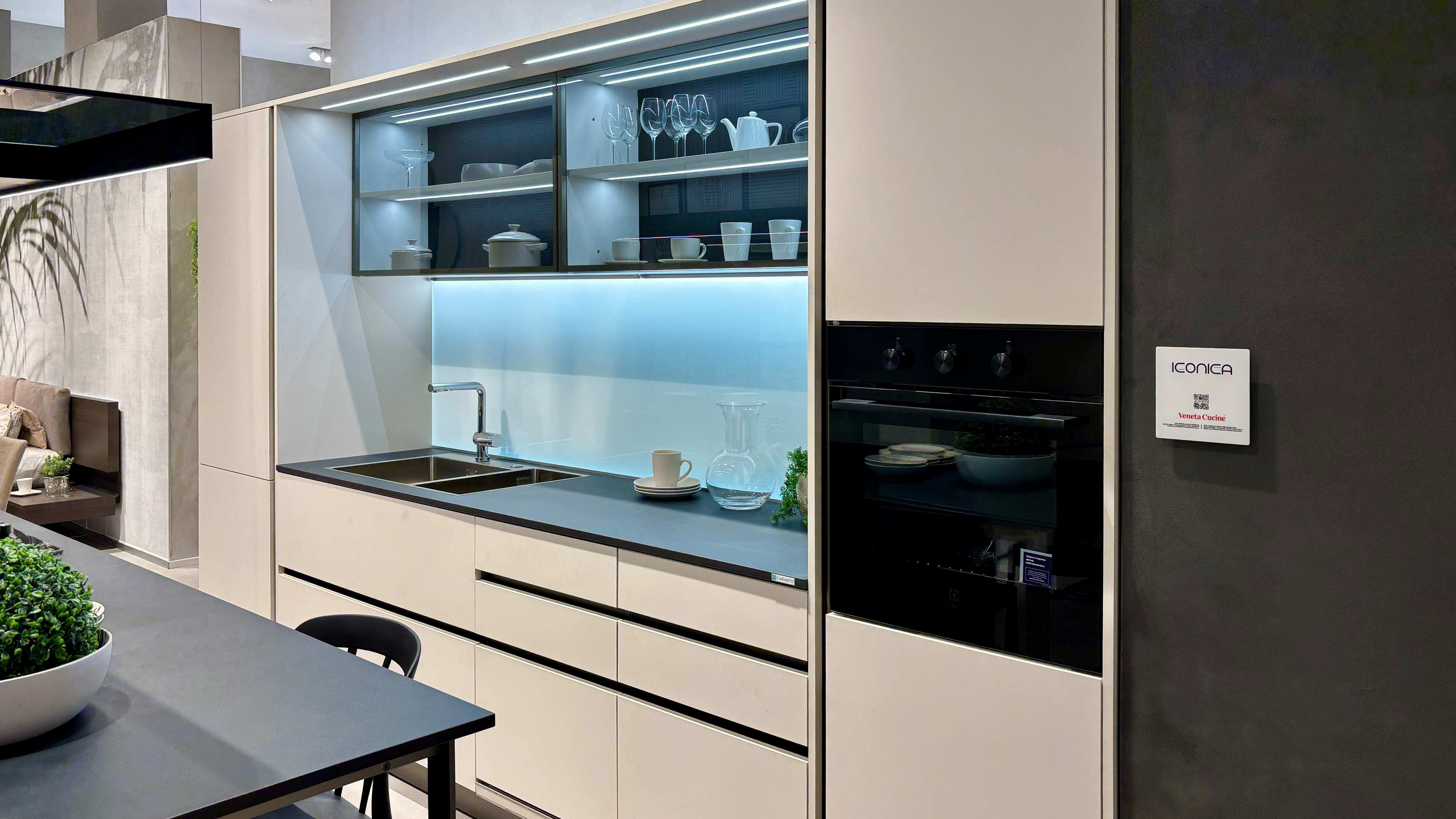 Iconica soft beige con isola Dek - Image