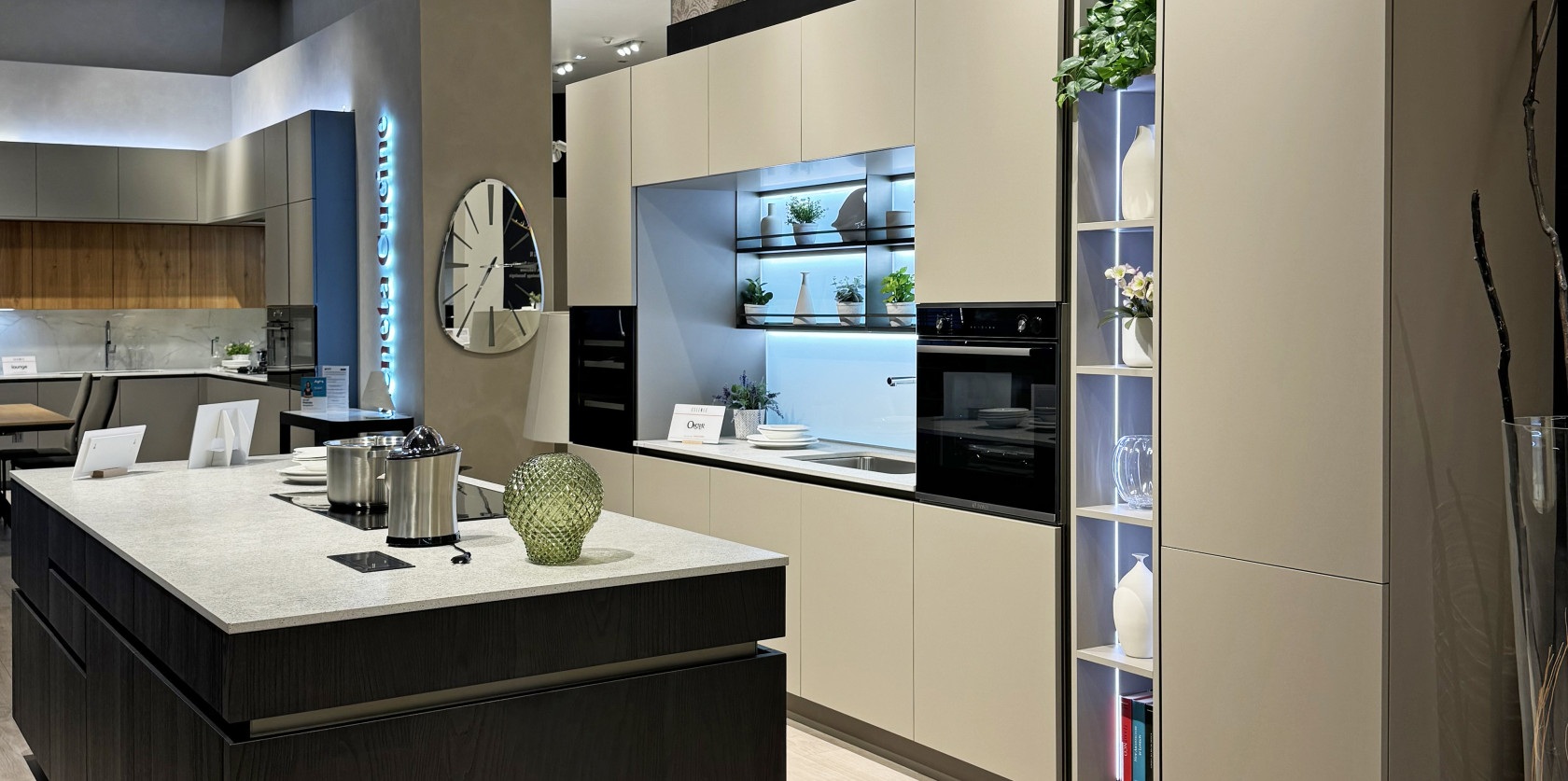 Iconica + Oyster - Image