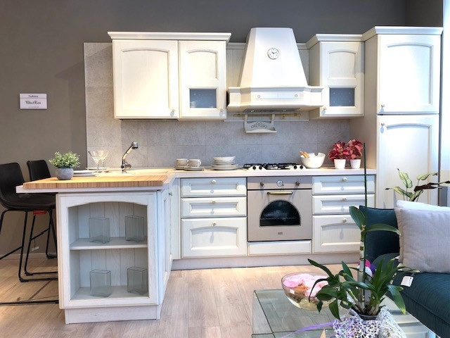 Cucina Villa D'Este in legno anticato avorio a poro aperto - Image