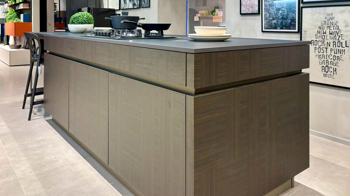 Iconica soft beige con isola Dek - Image