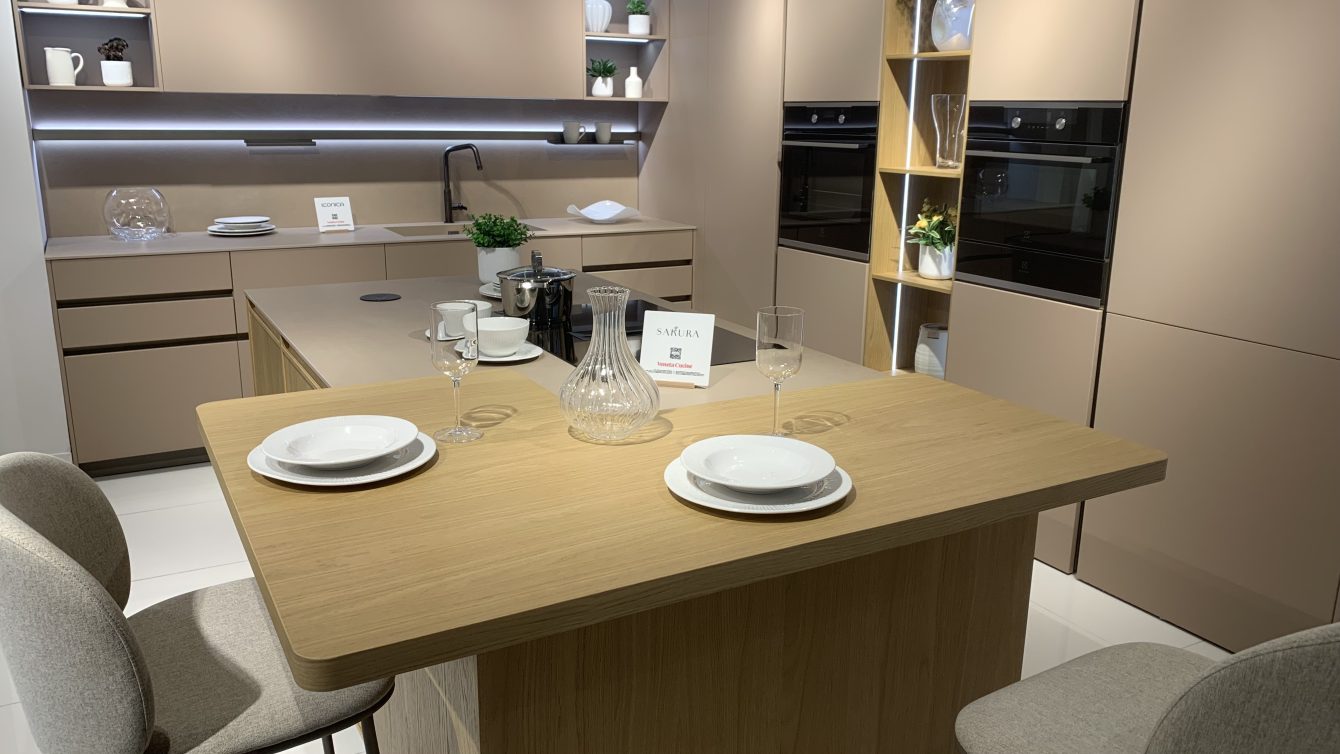 Veneta Cucine - modello Iconica / Sakura - Image
