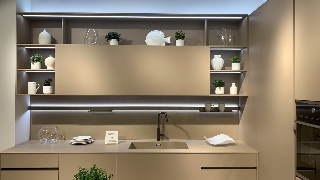 Veneta Cucine - modello Iconica / Sakura - Image