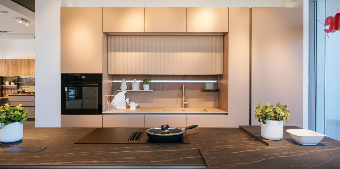 Lounge Laccato Opaco e Isola Lounge Gres - Image