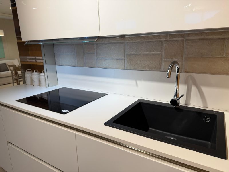 Veneta Cucine - Oyster Laccata Lucido - Image