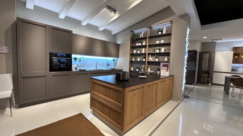 MILANO ROVERE NODOSO E LACCATO GRIGIO NAVIGLI - Image