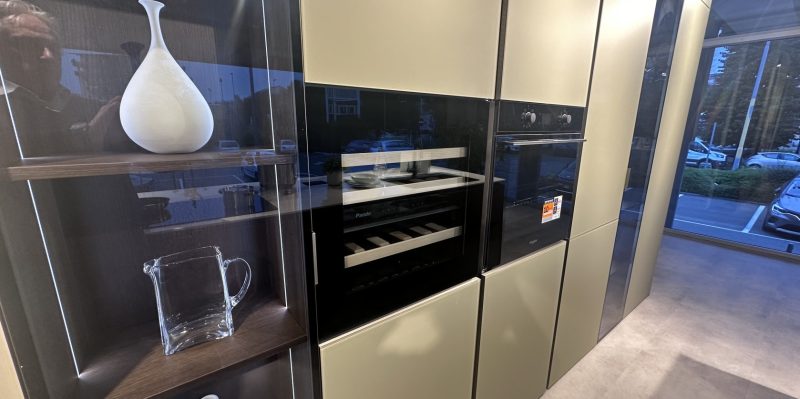 Lounge cannete' rovere scuro e vetro opaco verde militare - Image