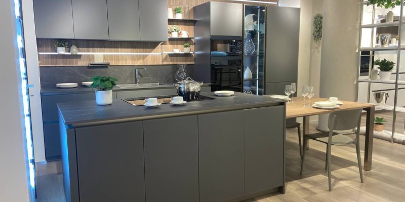 Cucina con isola e snack allungabile modello LOUNGE - Image