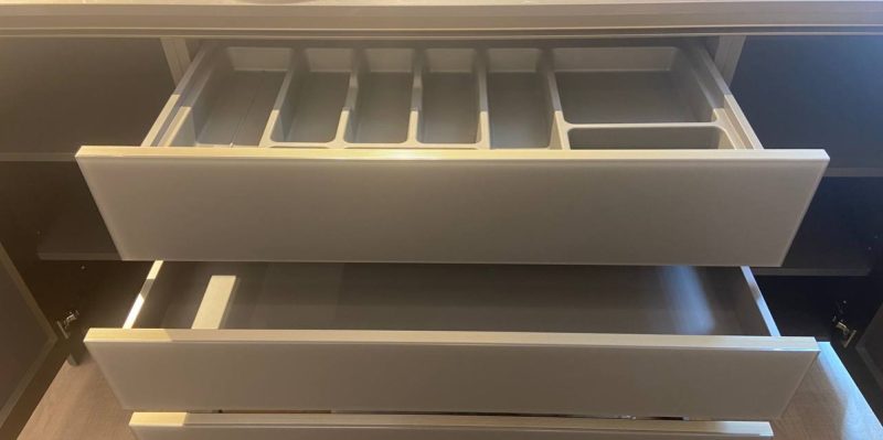 Cucina con isola e snack allungabile modello LOUNGE - Image