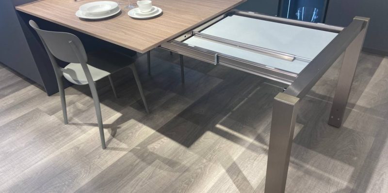 Cucina con isola e snack allungabile modello LOUNGE - Image