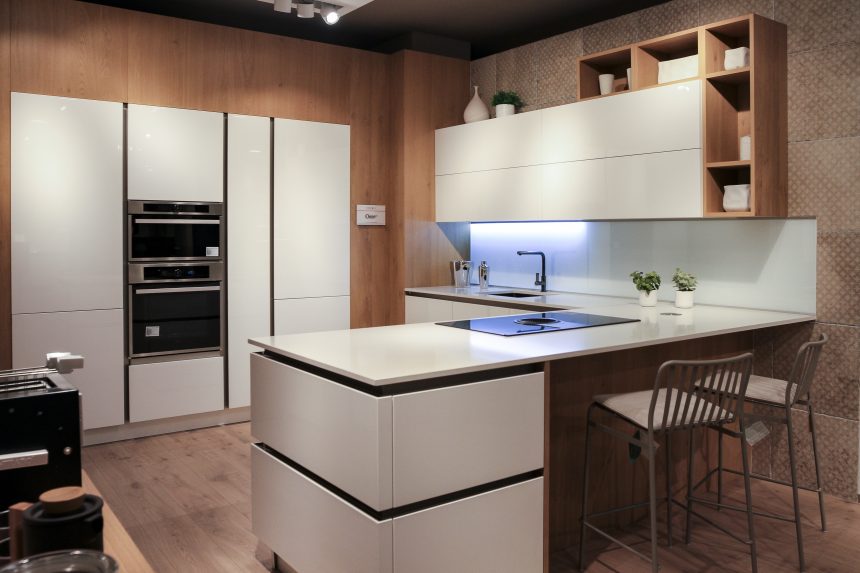 VENETA CUCINE OYSTER PRO BIANCO PURO LUCIDO - Image