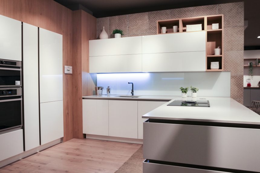 VENETA CUCINE OYSTER PRO BIANCO PURO LUCIDO - Image