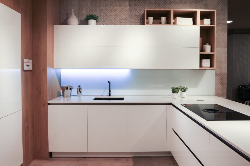 VENETA CUCINE OYSTER PRO BIANCO PURO LUCIDO - Image