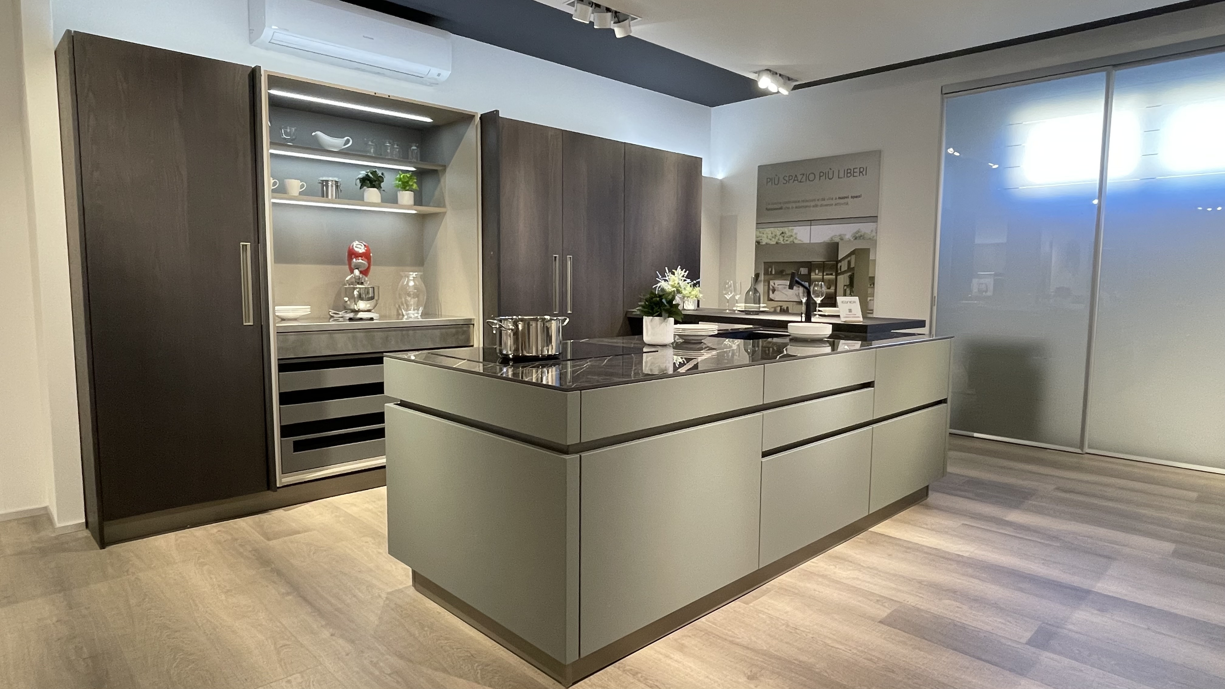 Modello Iconica con colonne scrigno - Image