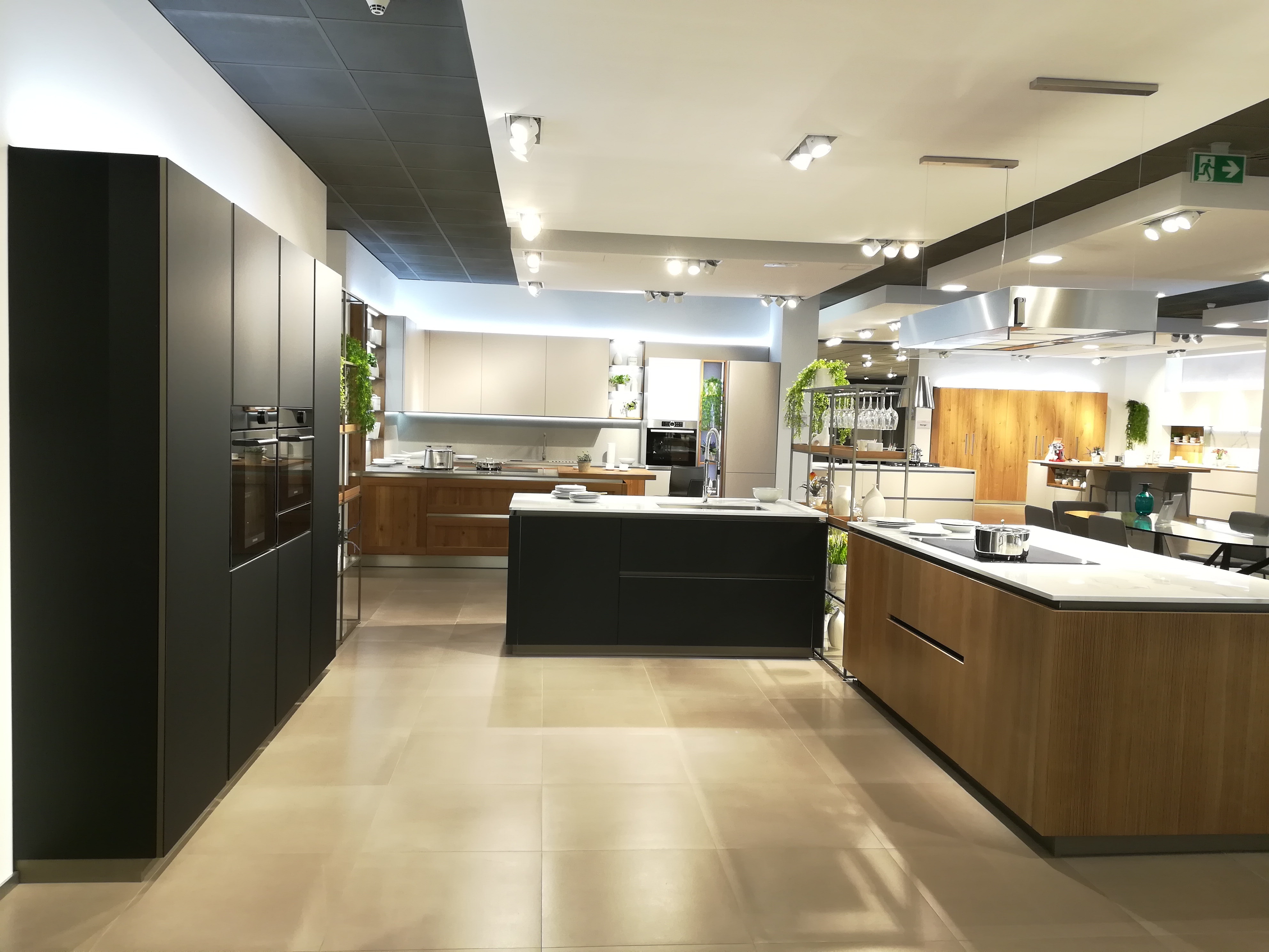 Lounge in vetro/legno - Image