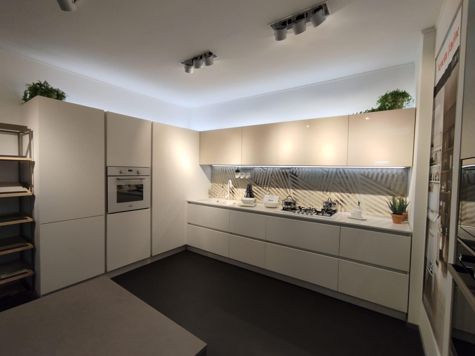 Veneta Cucine - Oyster Laccata - Image