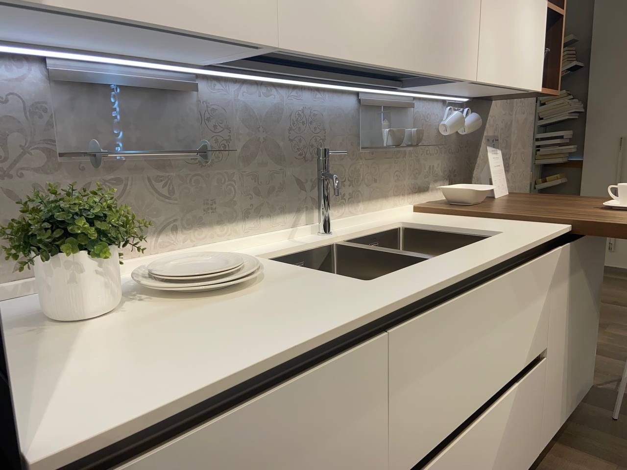 Cucina con isola modello OYSTER PRO - Image