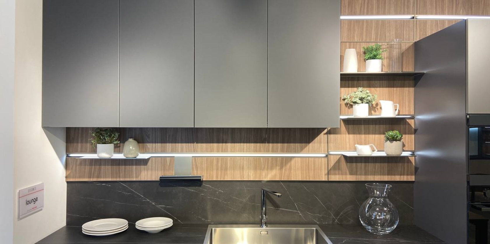 Cucina con isola e snack allungabile modello LOUNGE - Image