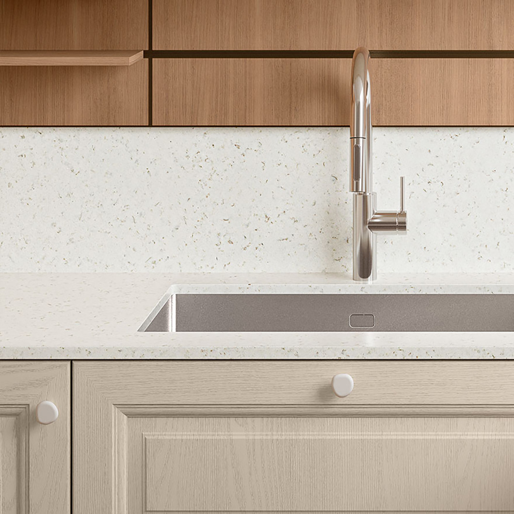 D’un entretien très simple, un plan de travail en quartz nécessite de peu et petites attentions.