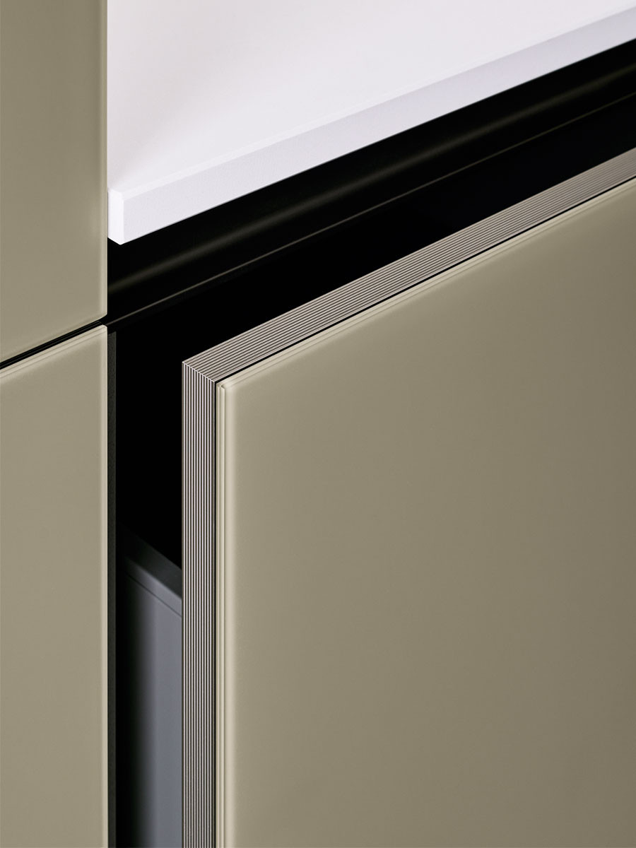 Après avoir meublé votre cuisine avec des meubles à base de verre, comment en prendre soin au mieux ?