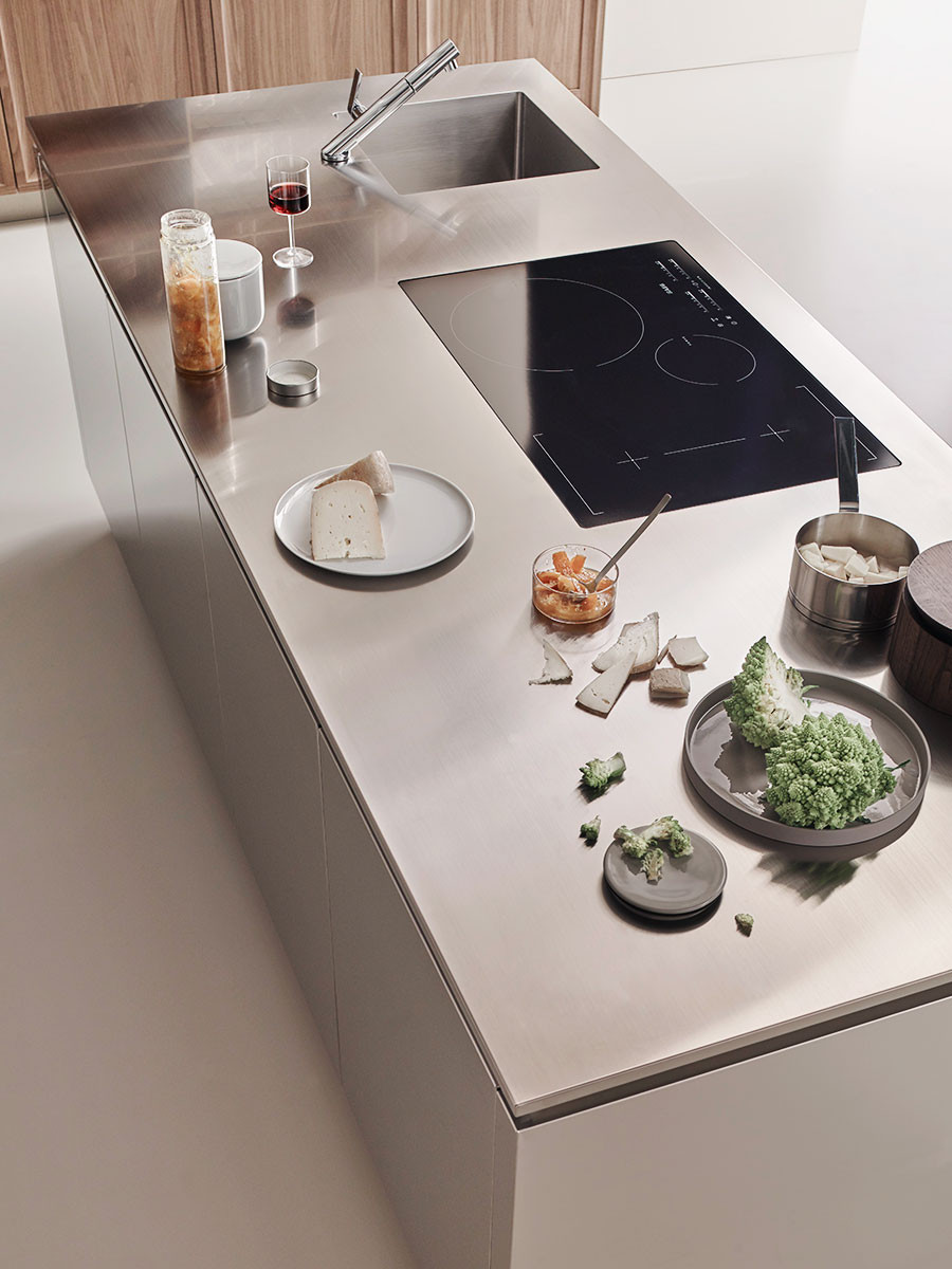 1. Pulizia cucina in acciaio: evita i prodotti abrasivi