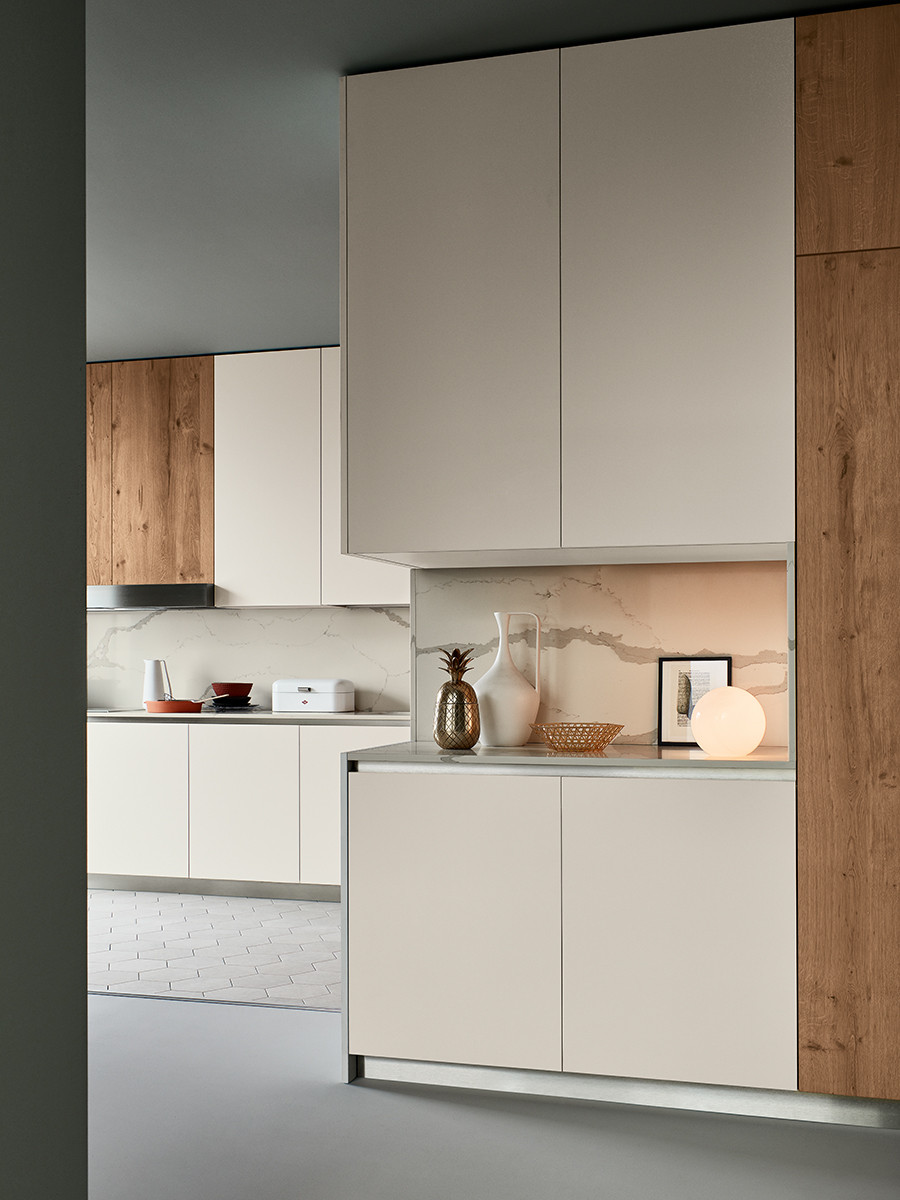 1. Manutenzione cucina in fenix: usa acqua calda e un semplice detergente