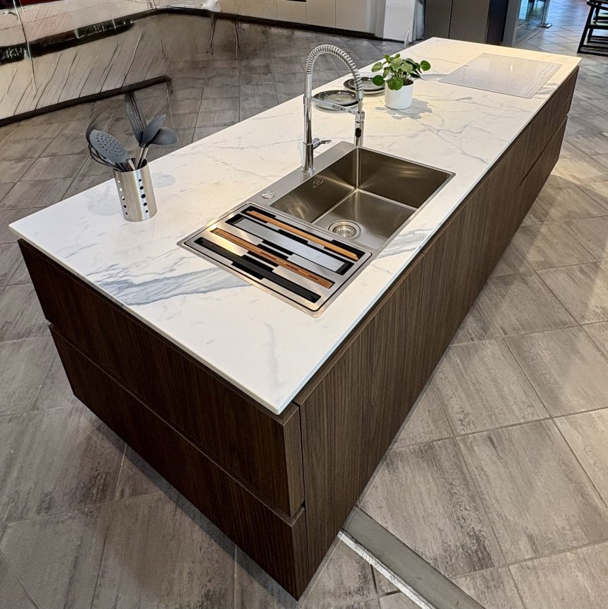 Cucina con Isola Veneta Cucine OYSTER Rinnovo Expo - Image