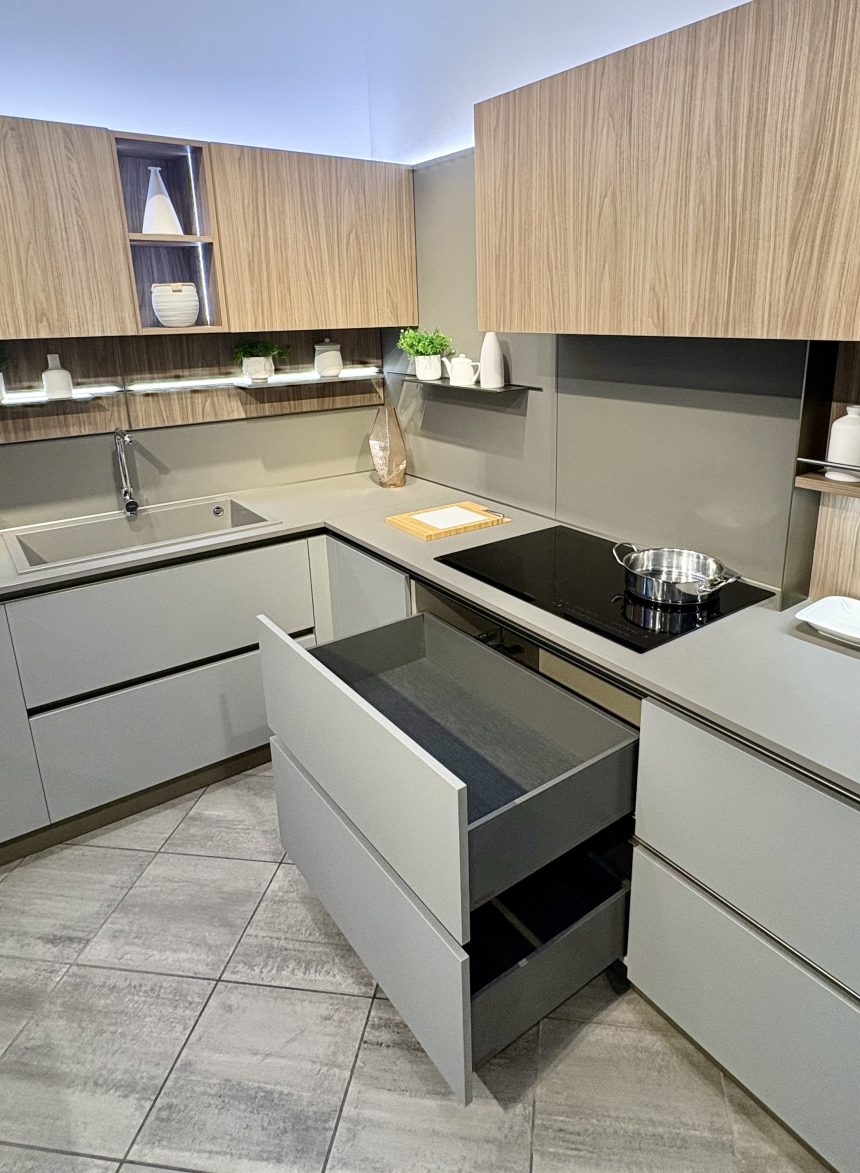 Cucina angolare Veneta Cucine START J SOFT E OYSTER DEK Rinnovo Expo - Image