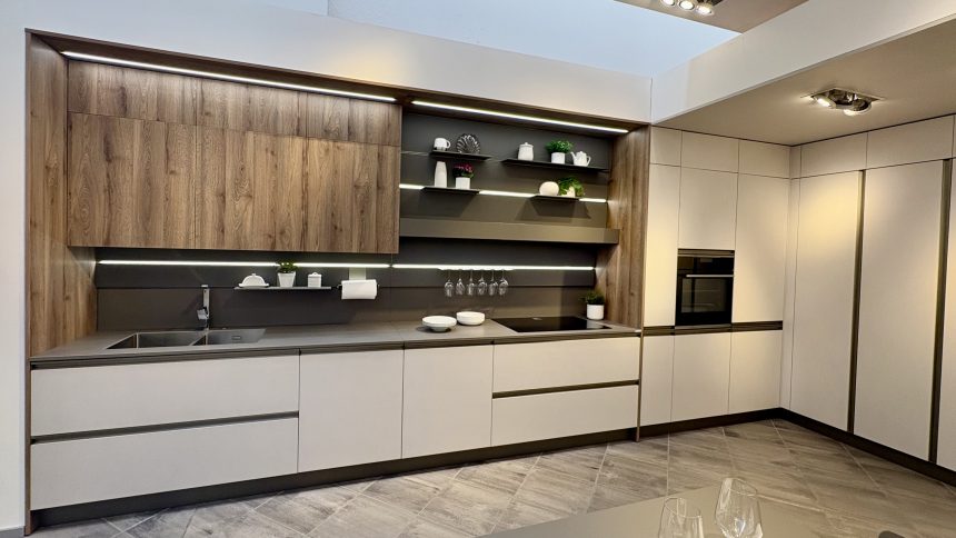 Cucina angolare Veneta Cucine START PRESA GRAFFIATO CHIARO + TAG ROVERE Rinnovo Expo - Image