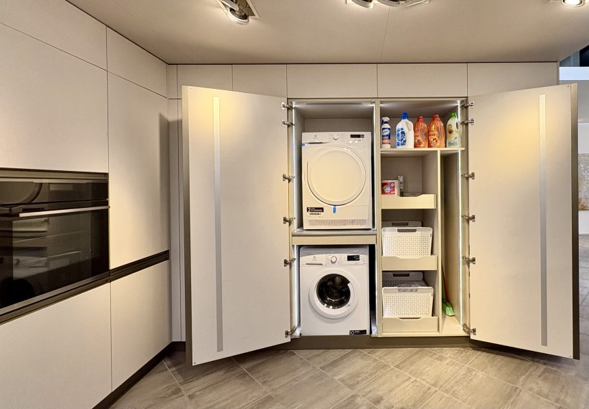 Cucina angolare Veneta Cucine START PRESA GRAFFIATO CHIARO + TAG ROVERE Rinnovo Expo - Image