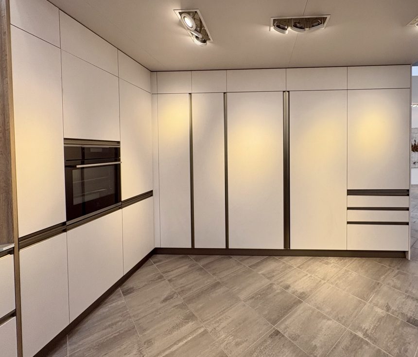 Cucina angolare Veneta Cucine START PRESA GRAFFIATO CHIARO + TAG ROVERE Rinnovo Expo - Image