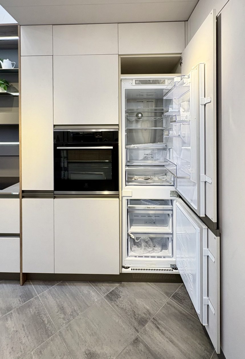 Cucina angolare Veneta Cucine START PRESA GRAFFIATO CHIARO + TAG ROVERE Rinnovo Expo - Image