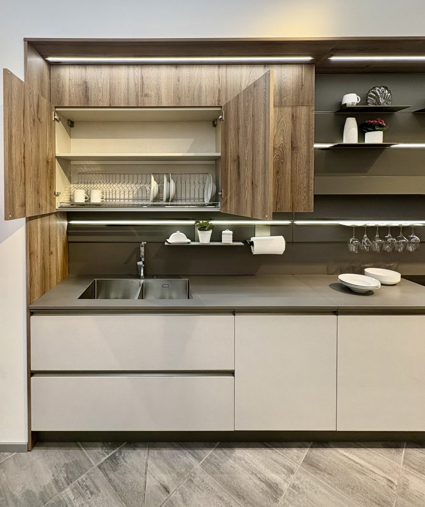 Cucina angolare Veneta Cucine START PRESA GRAFFIATO CHIARO + TAG ROVERE Rinnovo Expo - Image